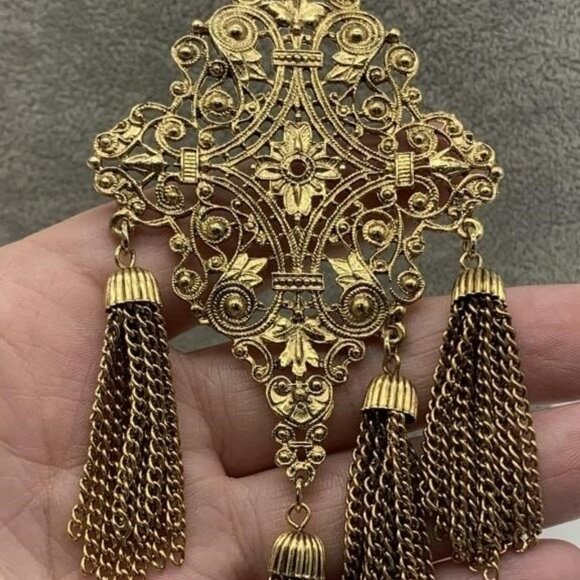 Beautiful Vintage 1960's Hollywood Regency Tassel Filigree Necklace - Picture 3 of 4